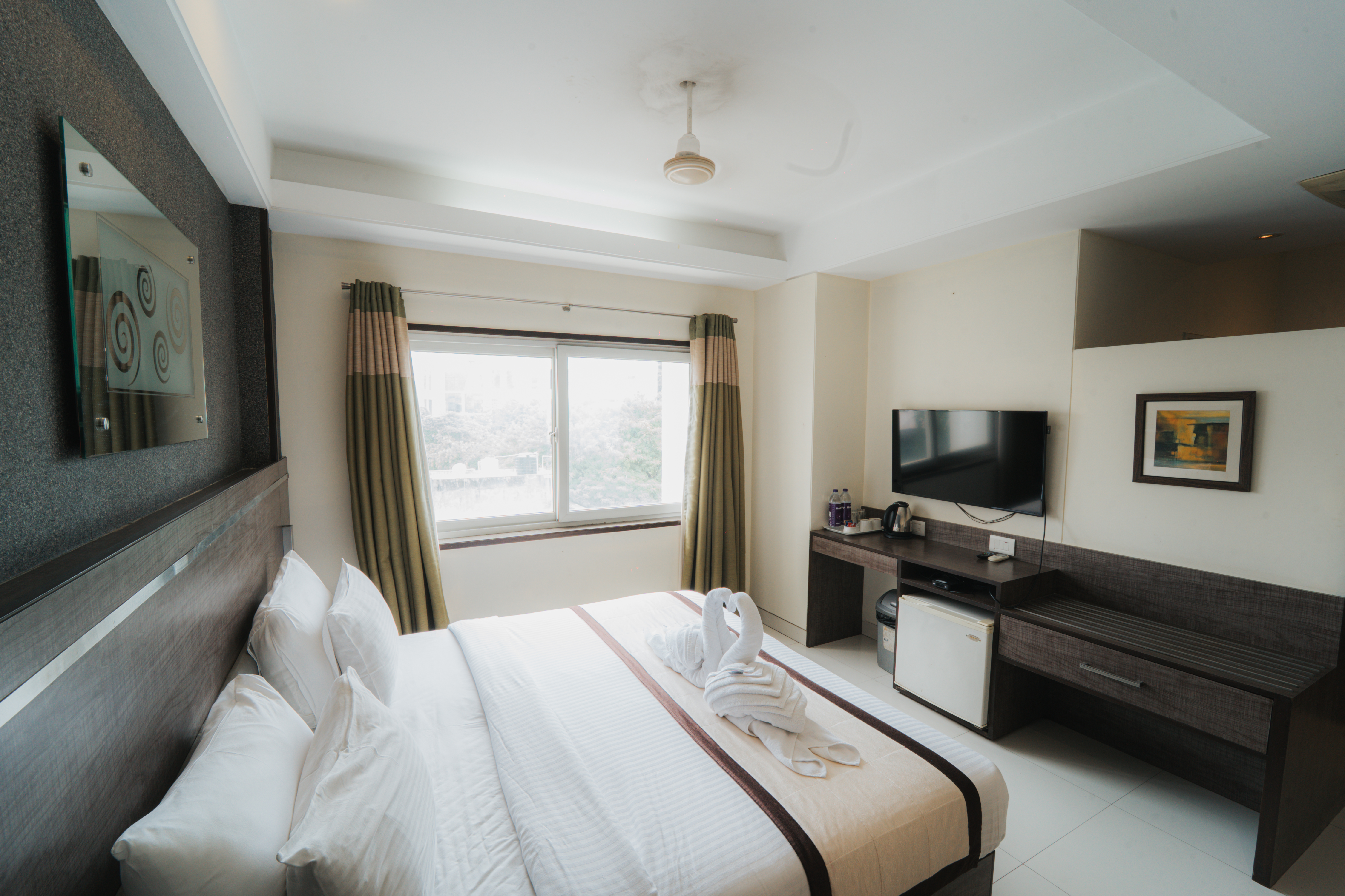 Best Hotel room for Stay near Hinjawadi Pune