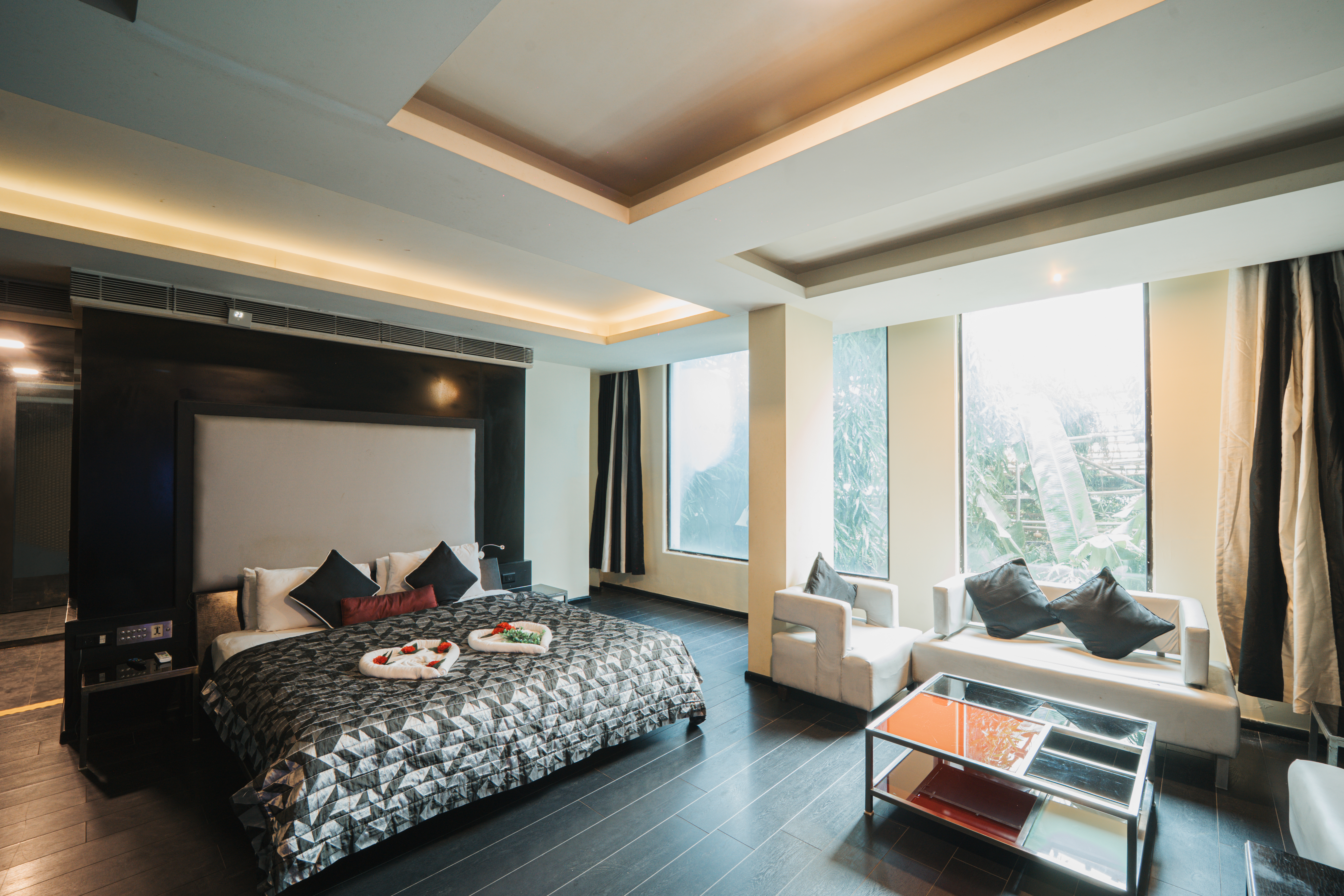 top Suite Hotel Room in Hinjawadi Pune